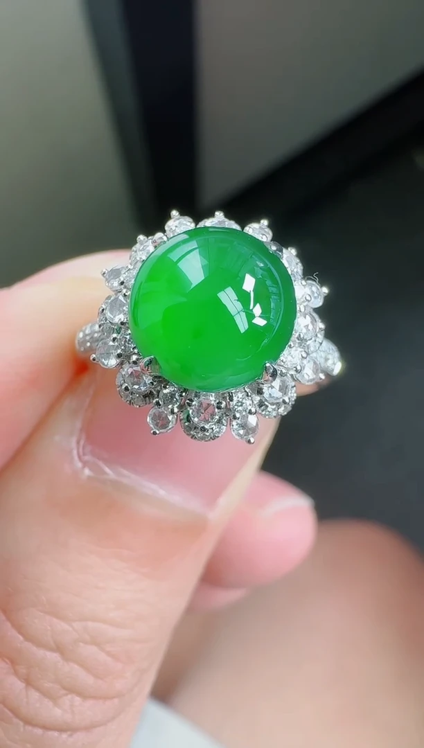 18K金镶嵌戒指翡翠寄售回流，24小时鉴赏期