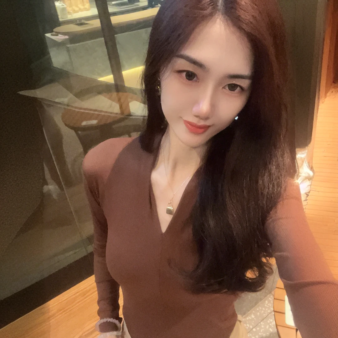 V领打底衫女秋冬季洋气修身显瘦黑色T恤低领长袖纯色内搭紧身上衣