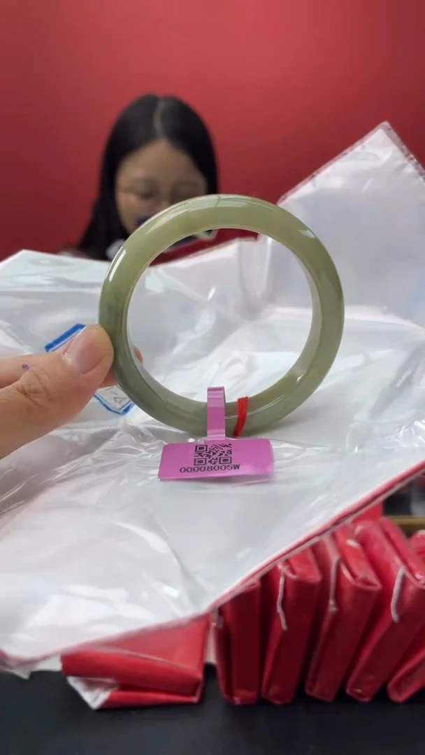 翡翠手镯未镶嵌5