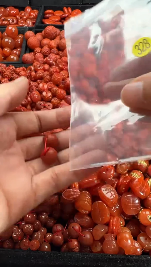 颈饰未镶嵌南红玛瑙1