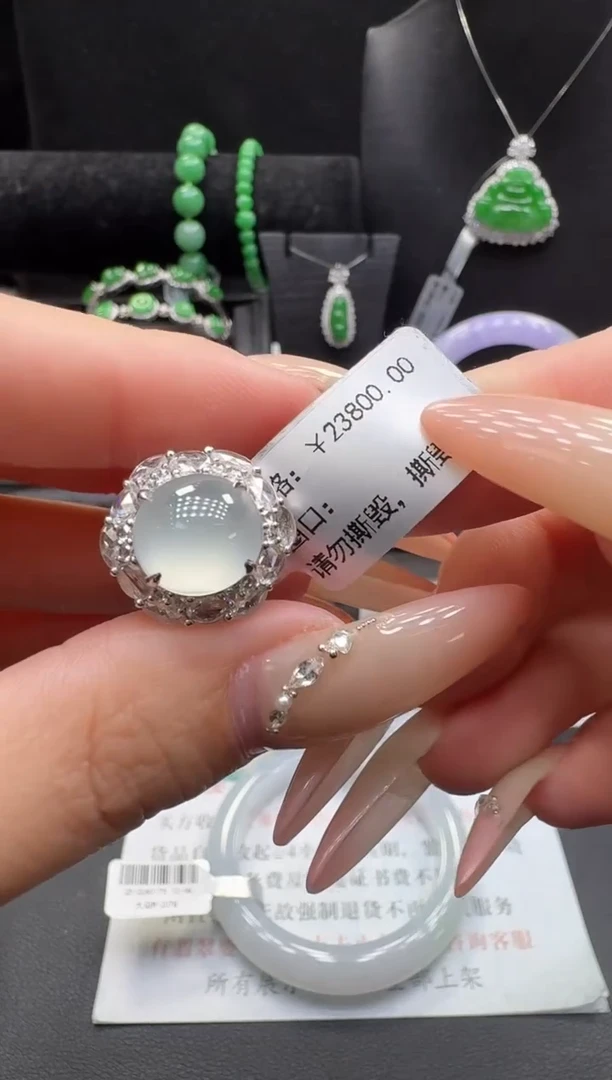 18K金镶嵌戒指翡翠翡翠戒指