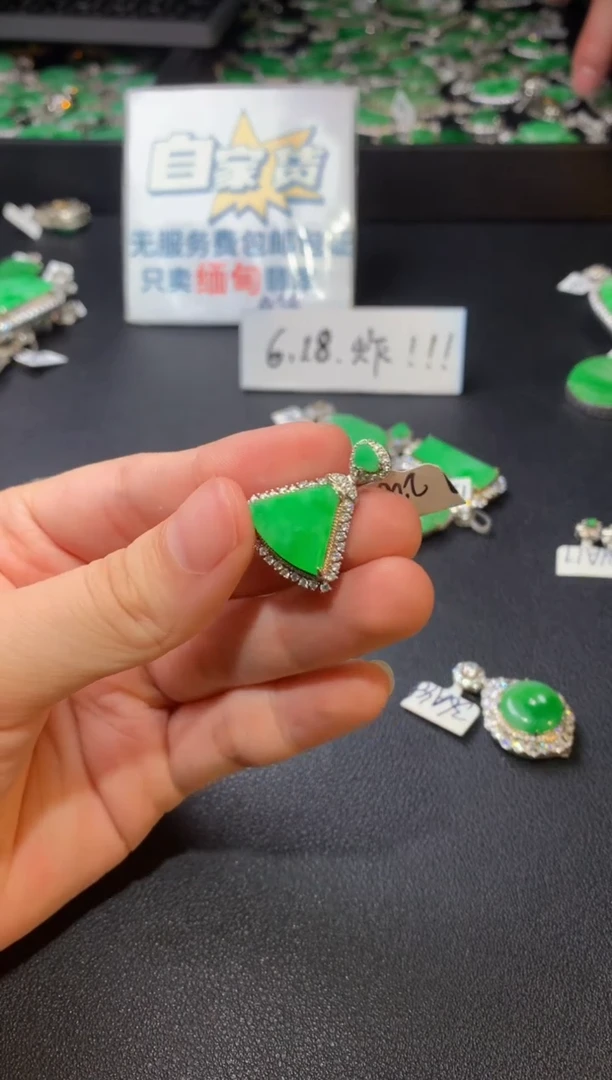 翡翠银S925镶嵌颈饰翡翠