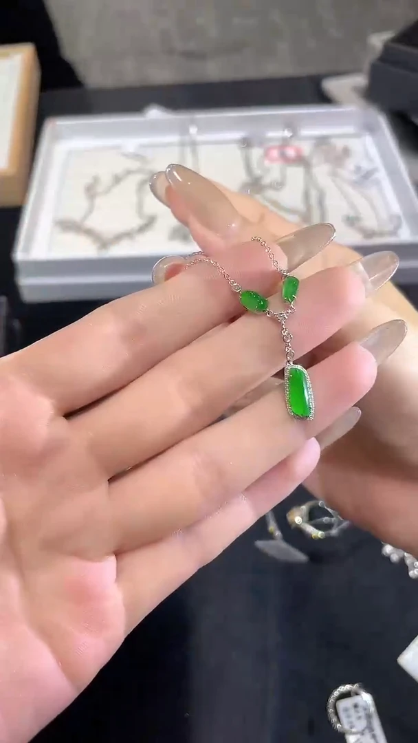 翡翠18K金镶嵌颈饰HX  033