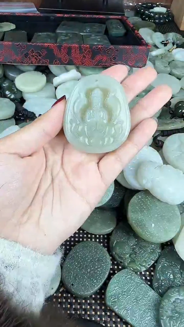 颈饰未镶嵌和田玉1