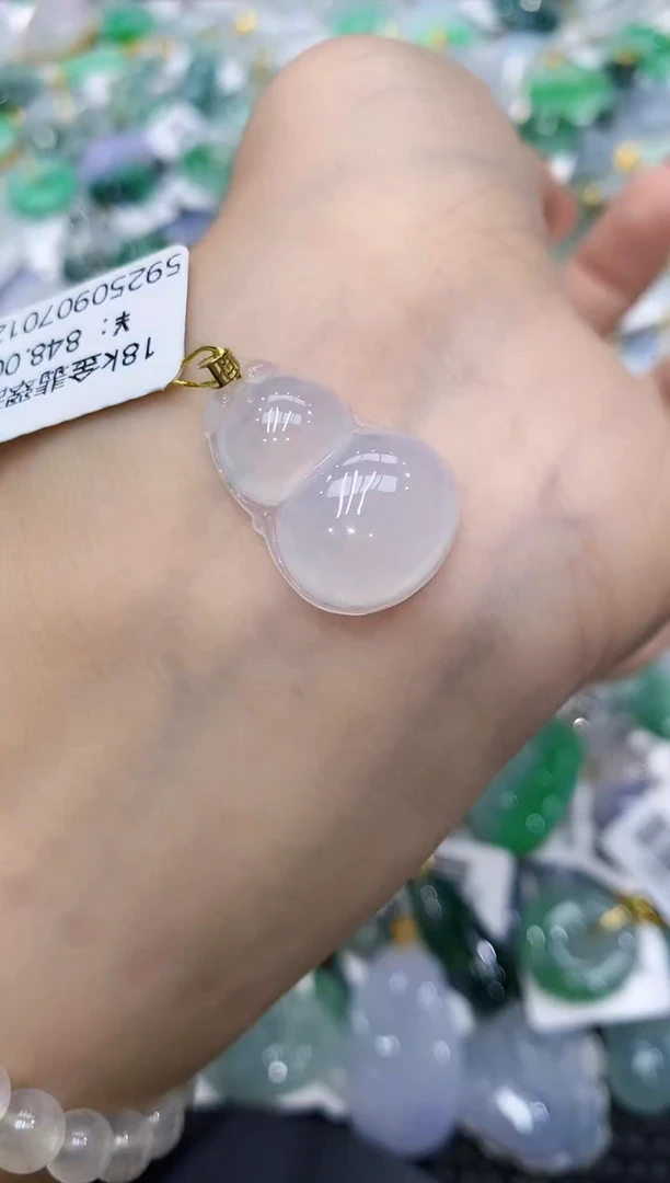 颈饰18K金镶嵌翡翠1111111111111