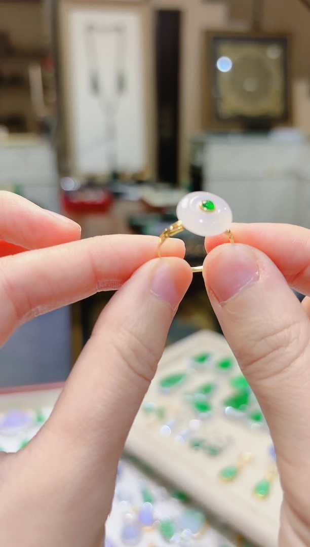 【闪购商品】翡翠戒指18K金镶嵌平安扣翡翠戒指F