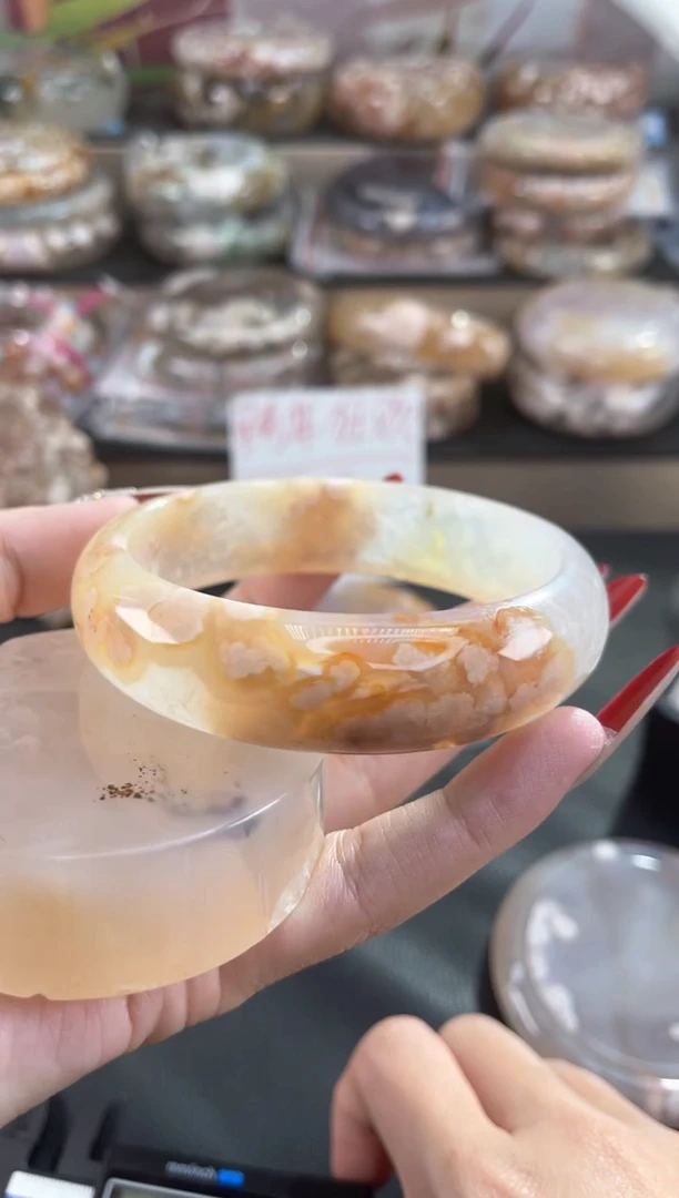 未镶嵌手镯石英质玉65