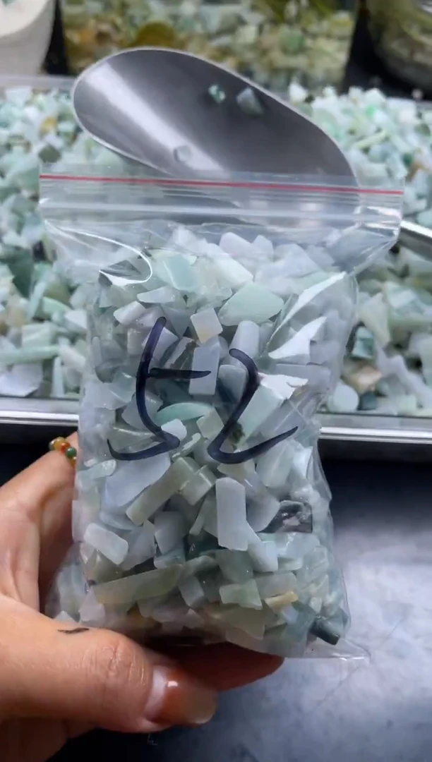 配石翡翠天然翡翠迷你500克52