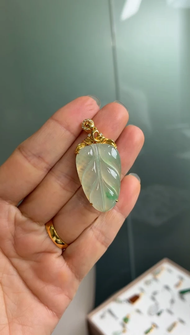 颈饰18K金镶嵌翡翠天然翡翠A货