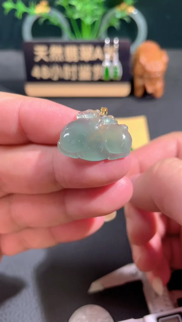 颈饰18K金镶嵌翡翠翡翠