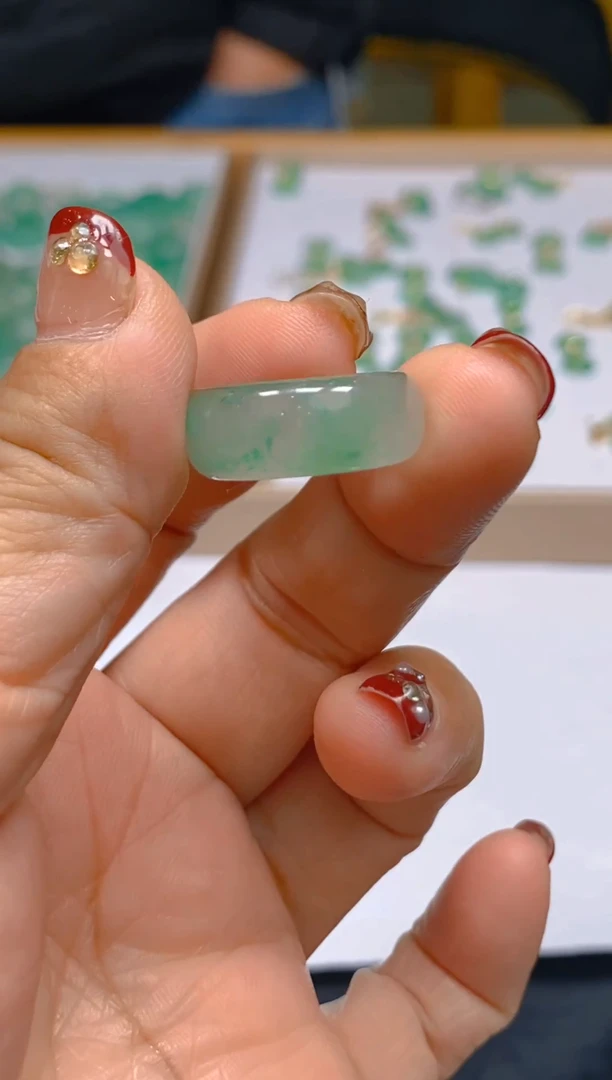 【闪购商品】石英质玉戒指未镶嵌冰美人非洲翠A货，冰种