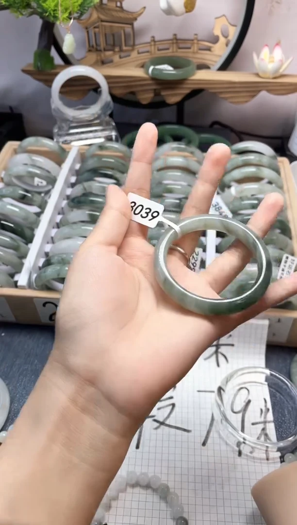 未镶嵌手镯石英质玉3039