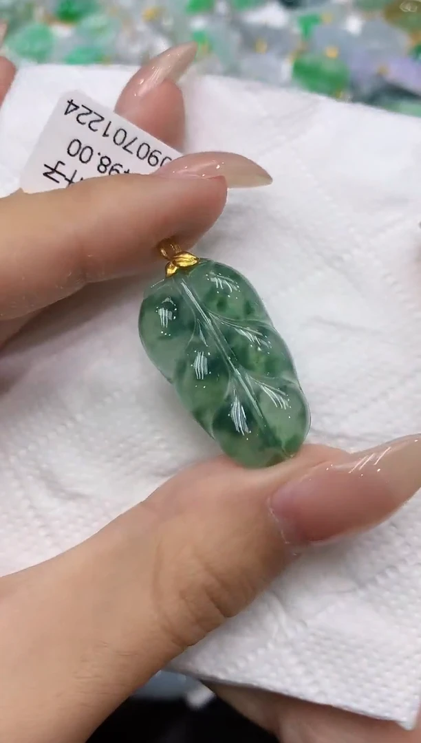 颈饰18K金镶嵌翡翠111111111111