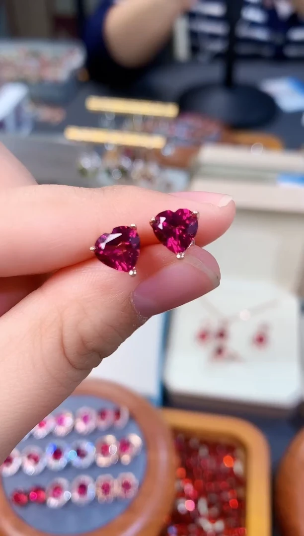 【闪购商品】石榴石耳钉银S925镶嵌天然镁铝