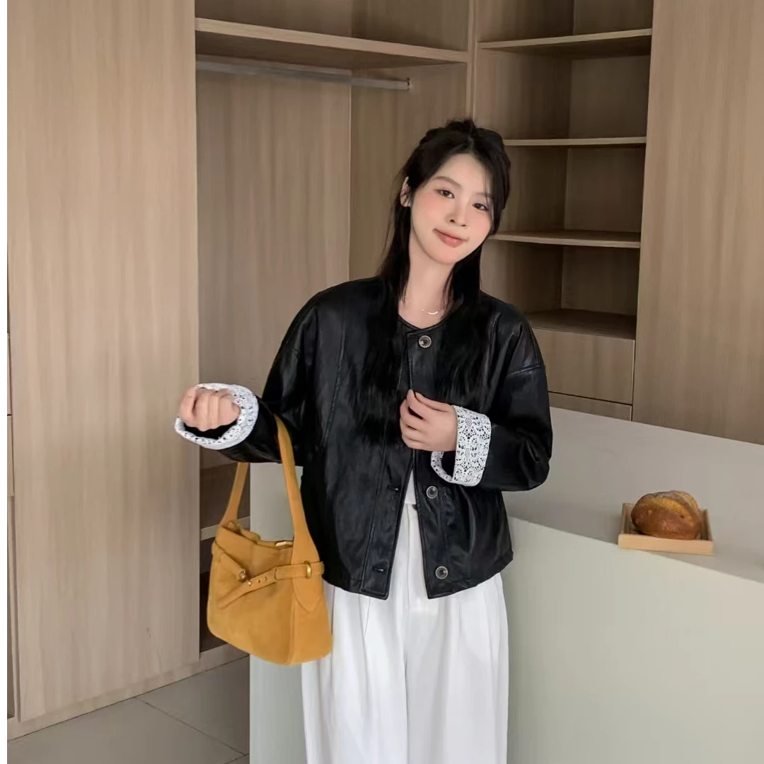 8801春季新款韩版时尚蕾丝拼接圆领单排扣PU皮外套女短款夹克皮衣