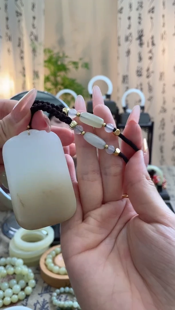 和田玉未镶嵌吊坠(不含链)糖白46大无事牌