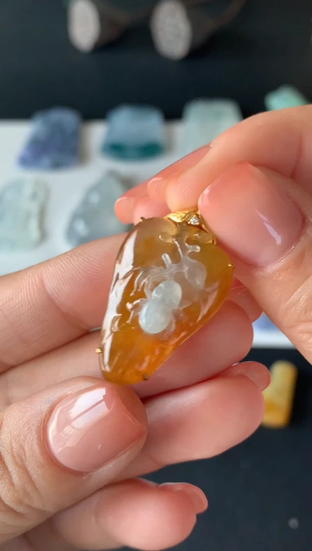 【闪购商品】翡翠颈饰18K金镶嵌0061990582