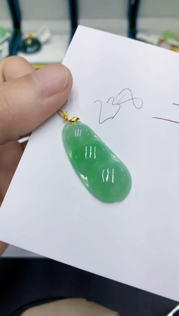 颈饰18K金镶嵌翡翠翡翠