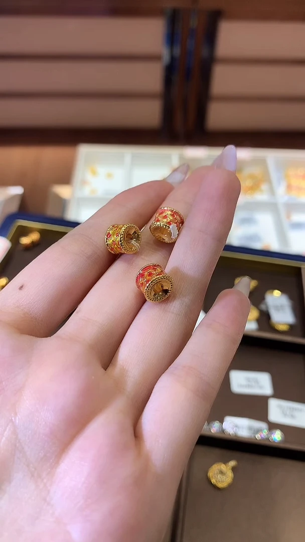 【闪购商品】18K金吊坠(不含链)滴溜多样性发一