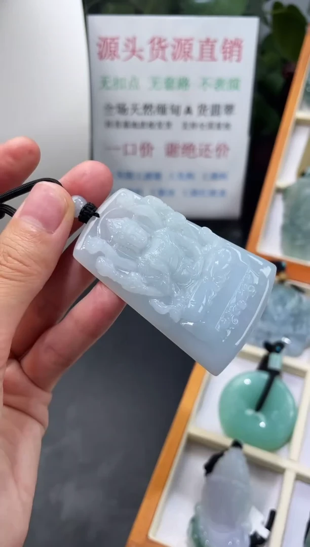 翡翠未镶嵌颈饰千手