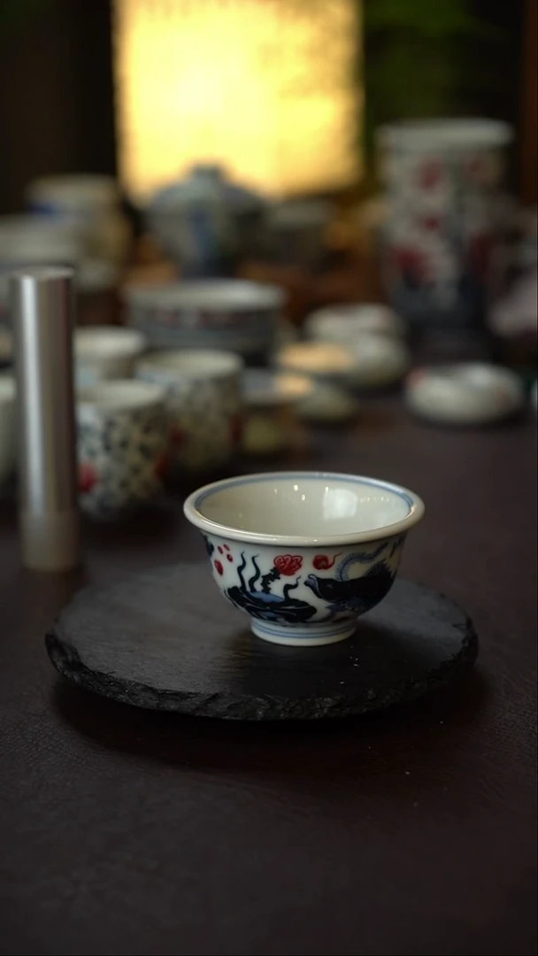 景德镇全手工手绘青花釉里红鱼藻纹压手杯