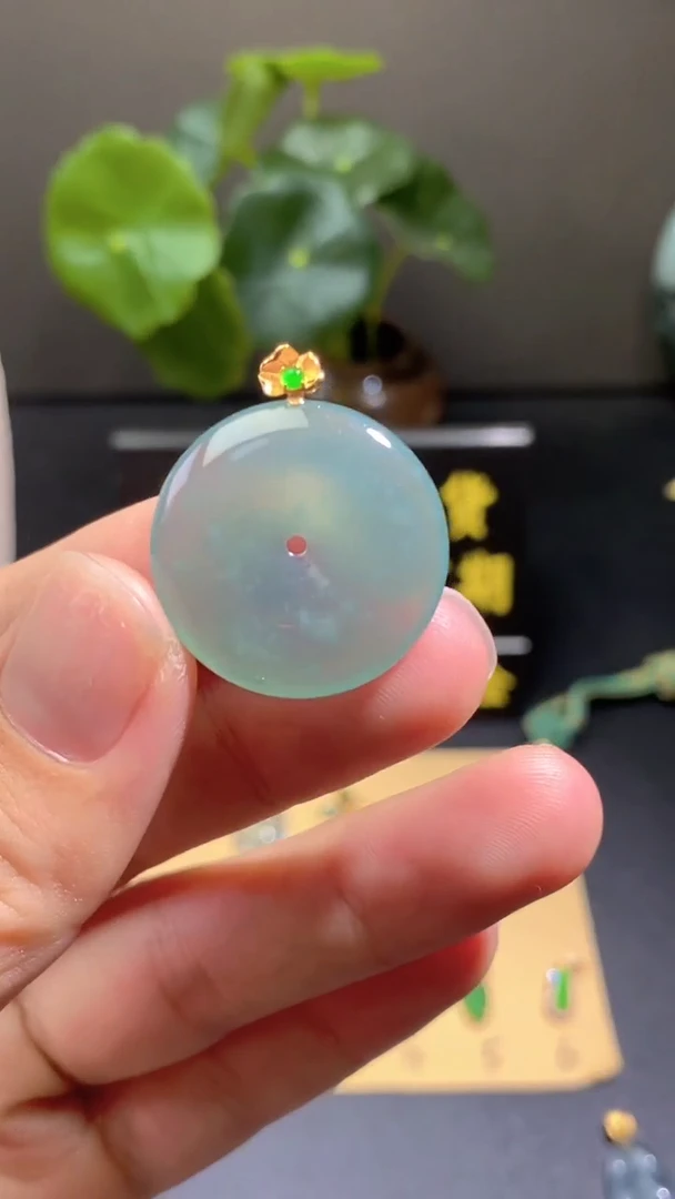 颈饰18K金镶嵌翡翠翡翠A货1