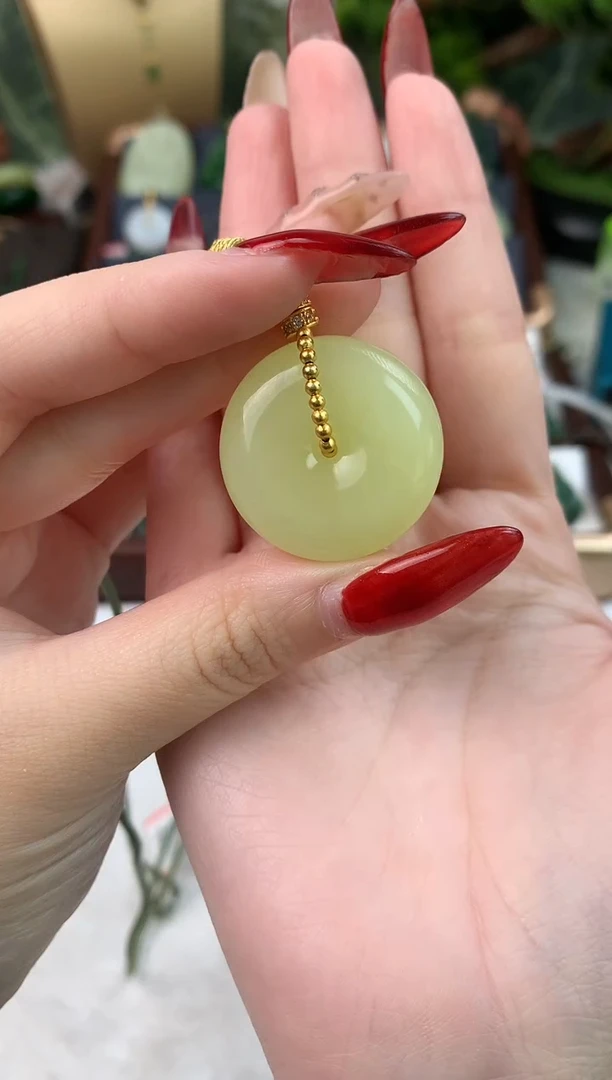 颈饰未镶嵌和田玉吊坠