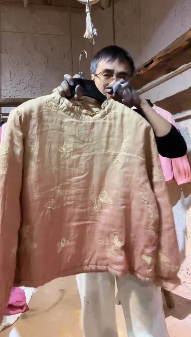 苎麻薯莨染刺绣棉服