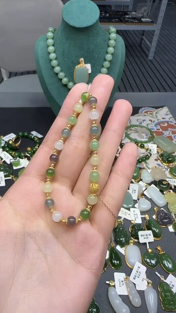 18K金镶嵌手串和田玉1