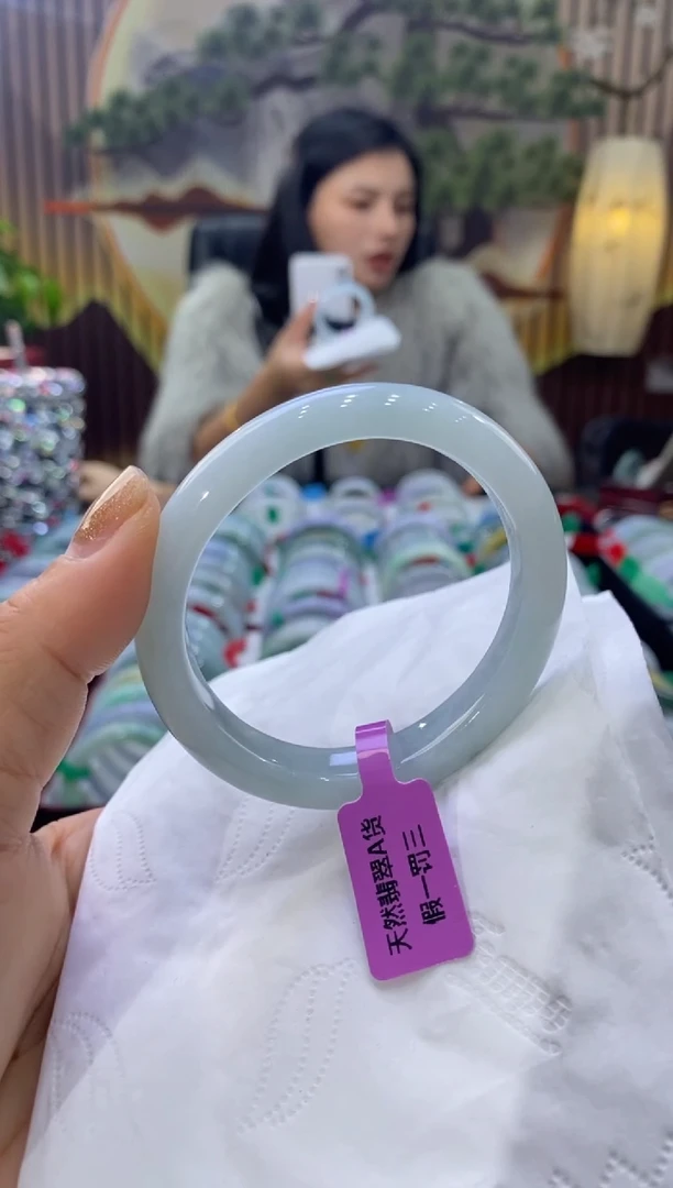 【闪购商品】翡翠手镯未镶嵌多人06473