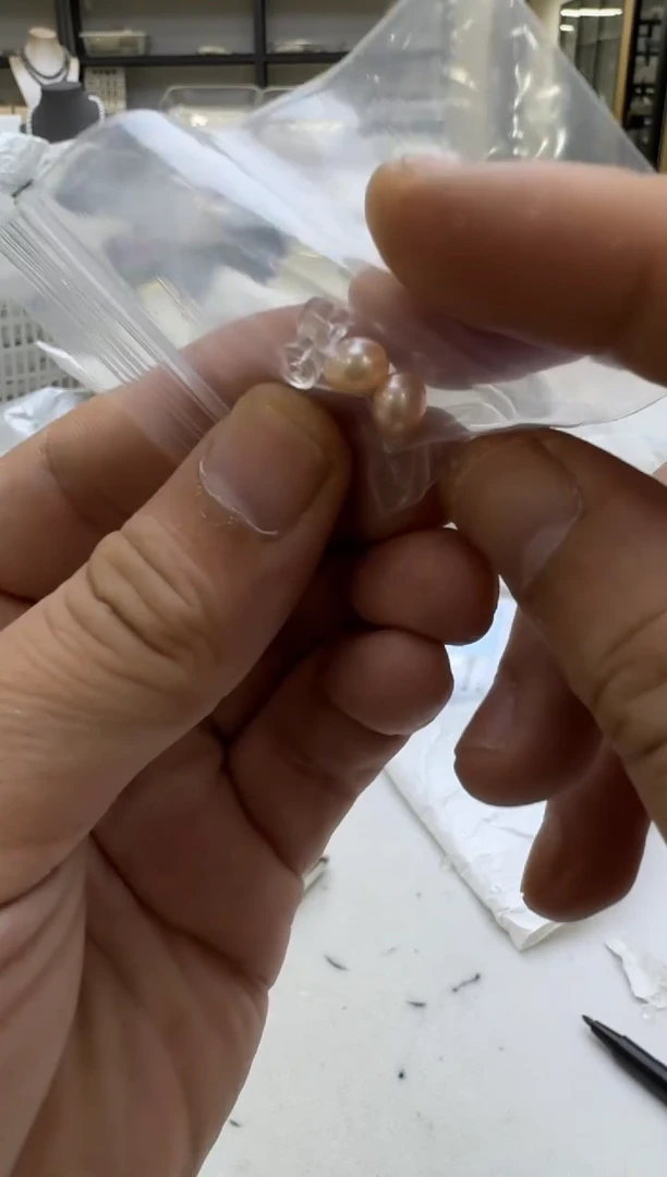 银S925镶嵌淡水珍珠耳钉7mm 中国红