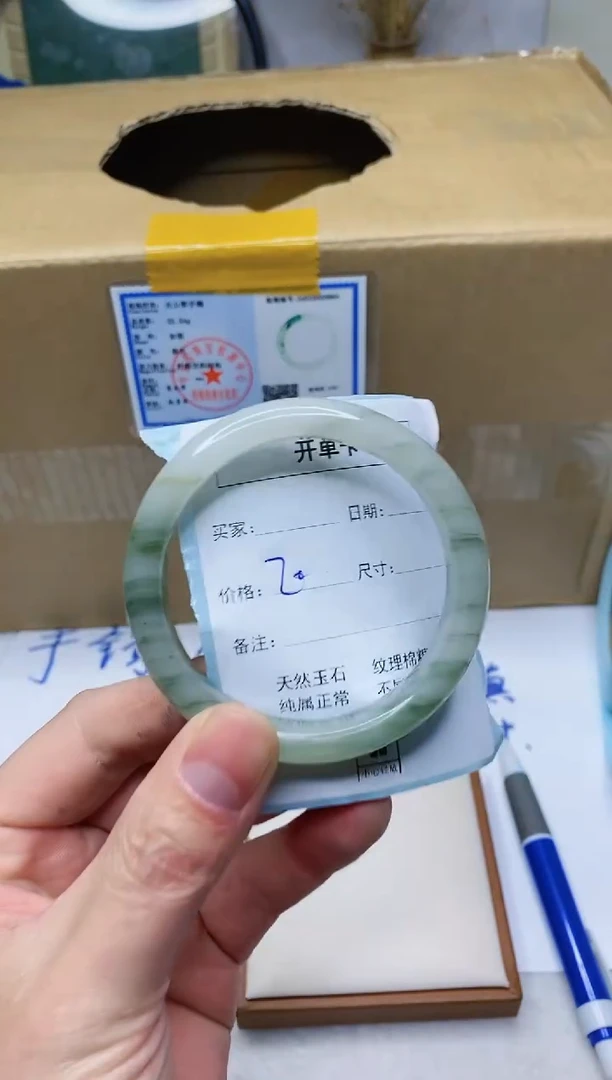 未镶嵌手镯石英质玉1