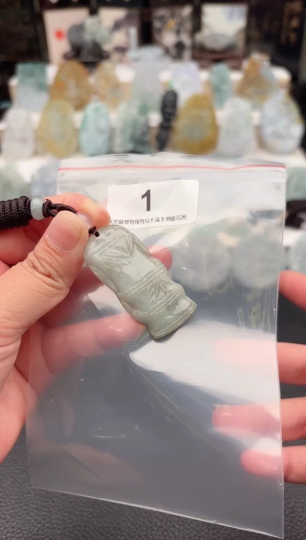 翡翠未镶嵌颈饰天然翡翠吊坠1