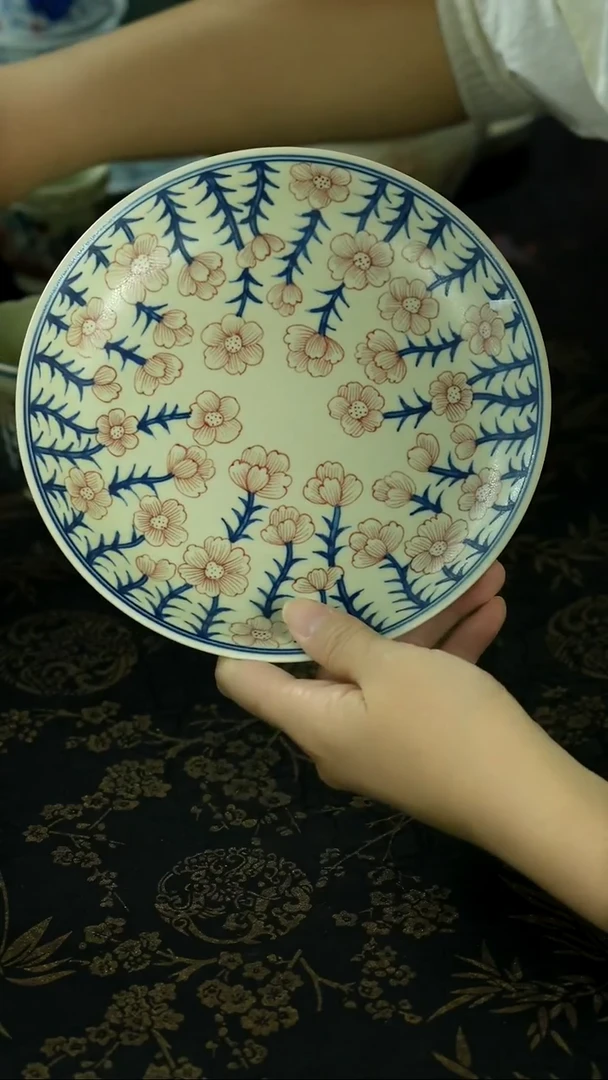 清理仓库中 茶具茶叶陶炉