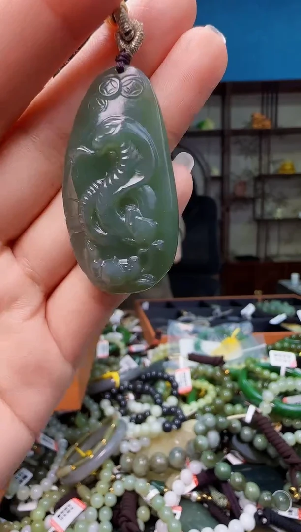 颈饰未镶嵌和田玉1