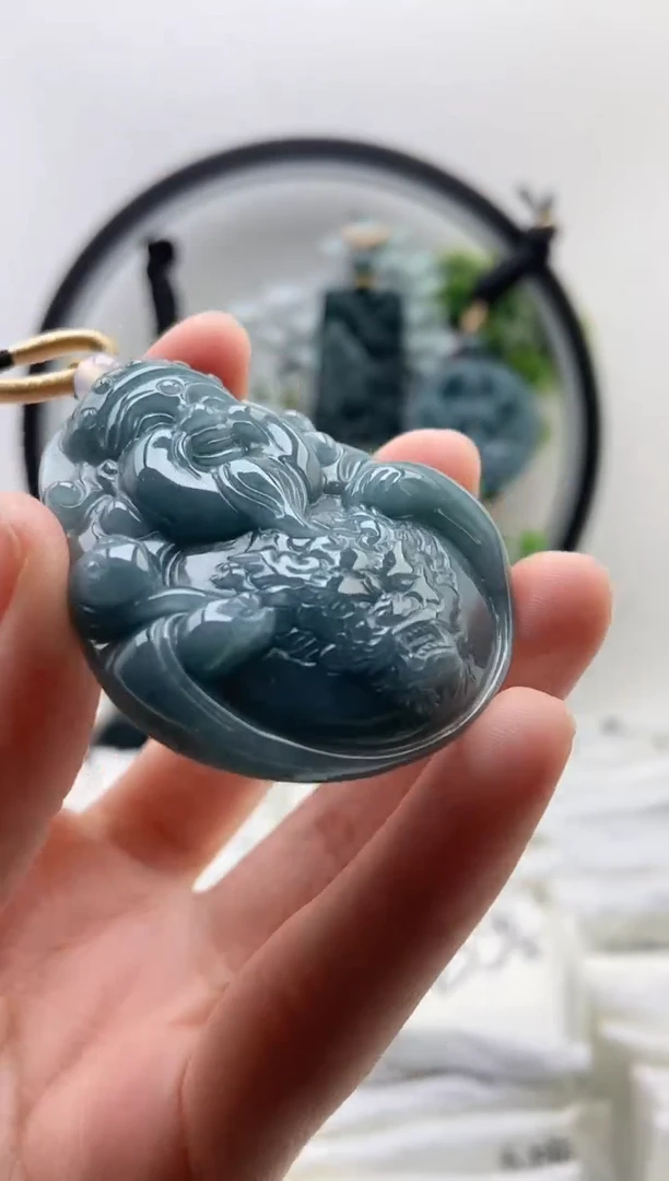 翡翠未镶嵌颈饰财神