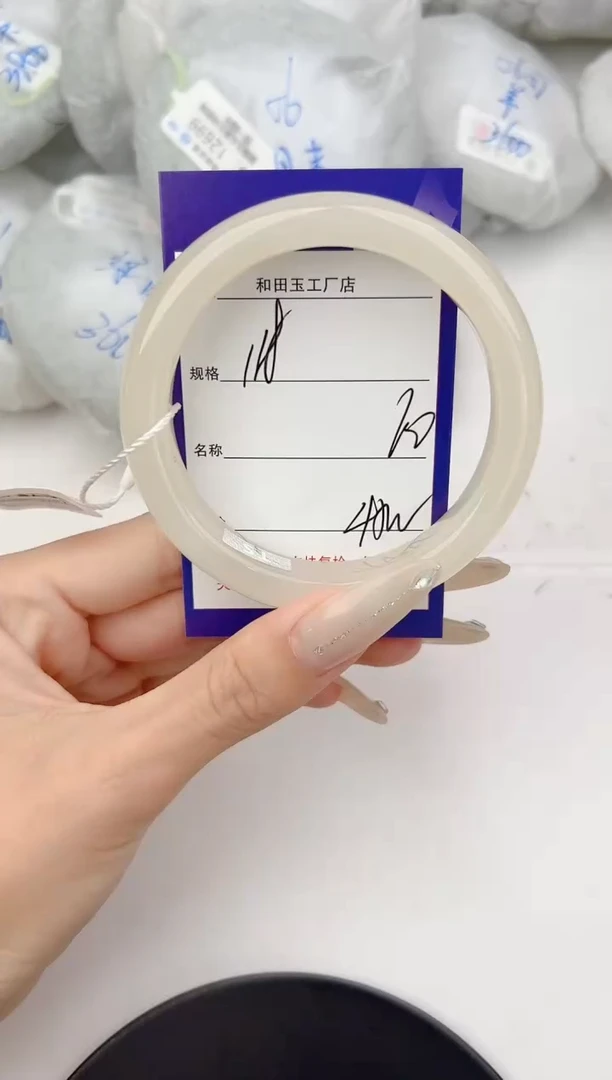 和田玉手镯未镶嵌118颜色微差无瑕疵