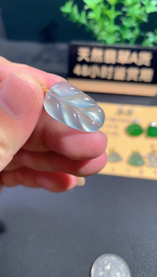 颈饰18K金镶嵌翡翠抖音基地发货