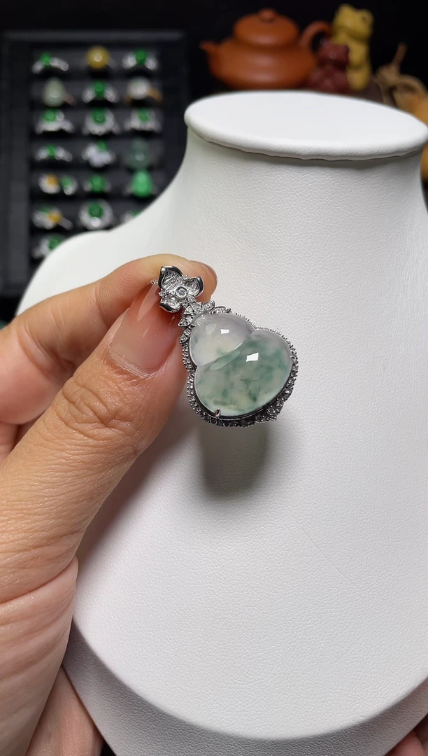 【闪购商品】翡翠吊坠(不含链)18K金镶嵌葫芦48小时鉴赏期
