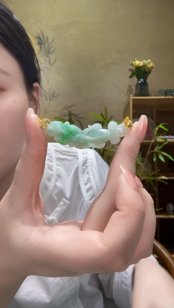 翡翠未镶嵌颈饰吊坠
