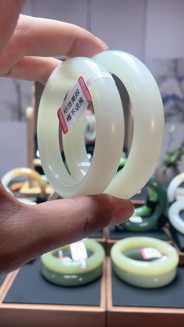 【闪购商品】和田玉手镯未镶嵌白玉54-59多样性发一