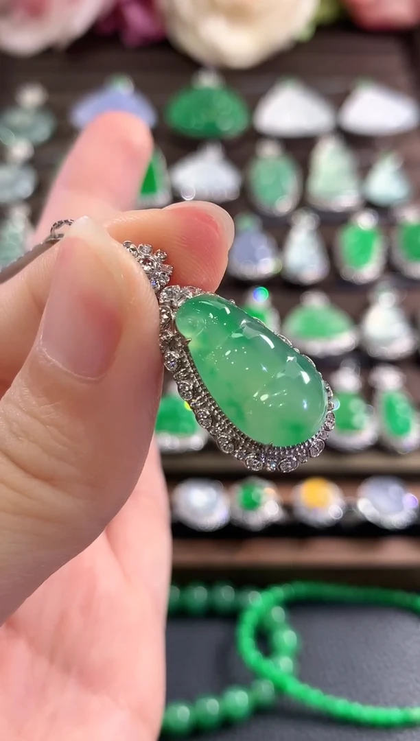 吊坠(不含链)18K金镶嵌翡翠d82