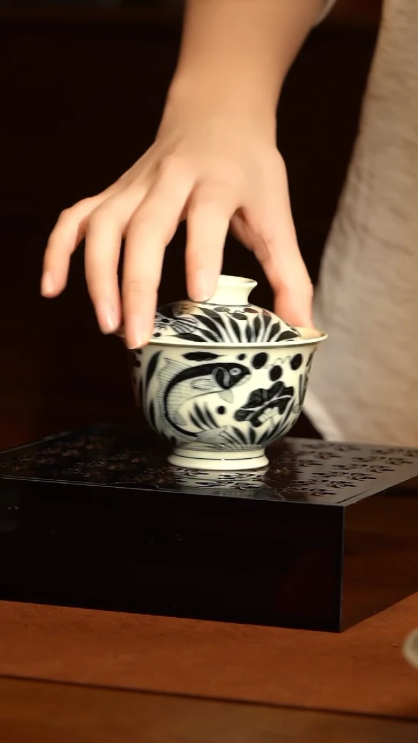 LQT立勤堂青花鱼藻盖碗