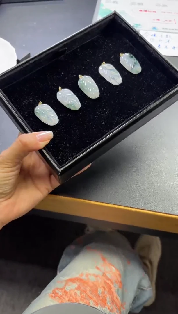 翡翠挂件18K金镶嵌多样性发一件T01554