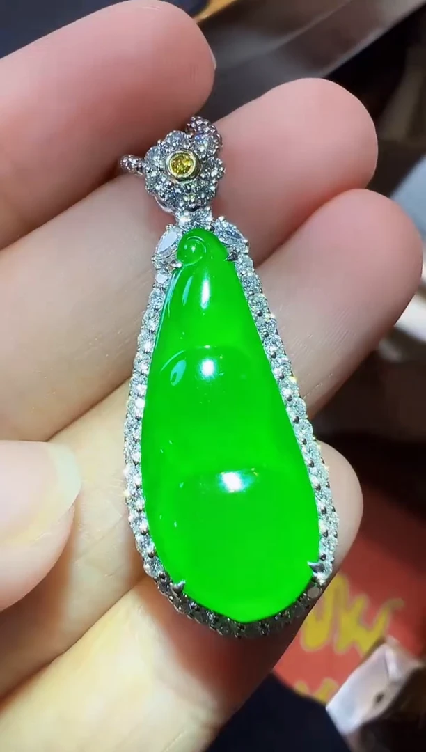 吊坠(不含链)18K金镶嵌翡翠豆子