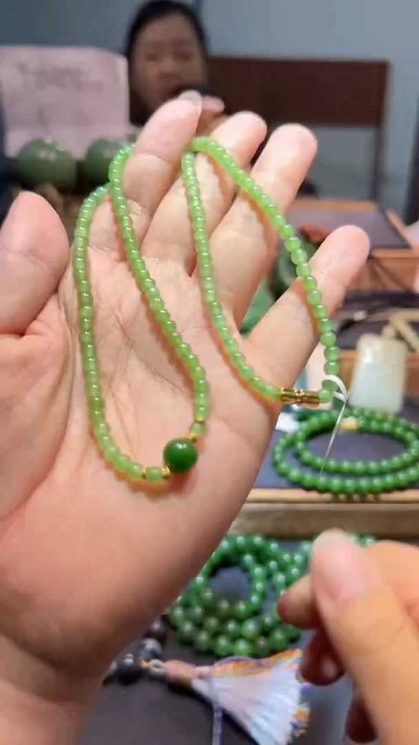 颈饰未镶嵌和田玉（碧玉）多样性发一