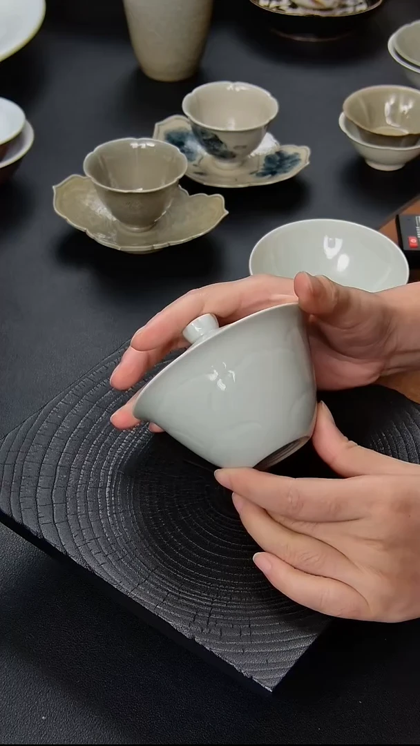 蓝天手作白釉莲瓣纹盖碗