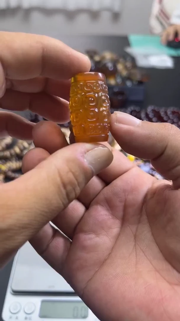 未镶嵌琥珀裸石99