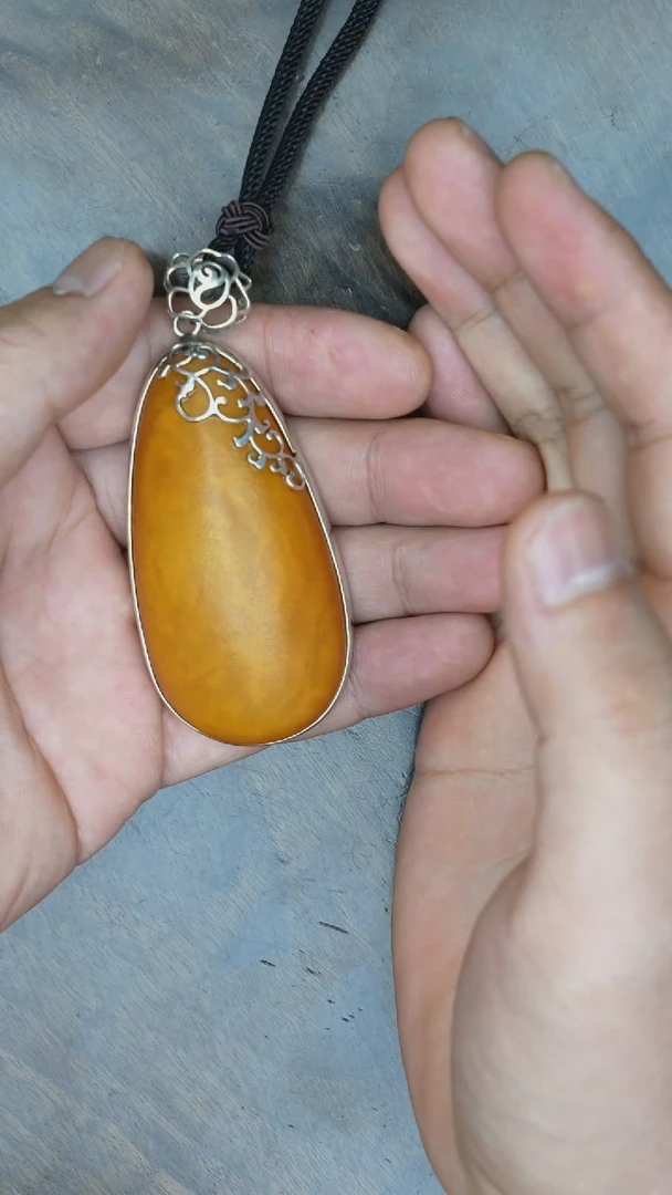 【闪购商品】琥珀裸石银S925镶嵌老蜡橘皮水滴吊坠