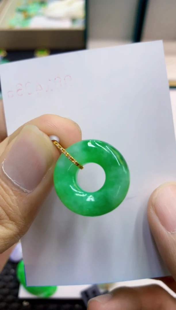 翡翠18K金镶嵌吊坠(不含链)1